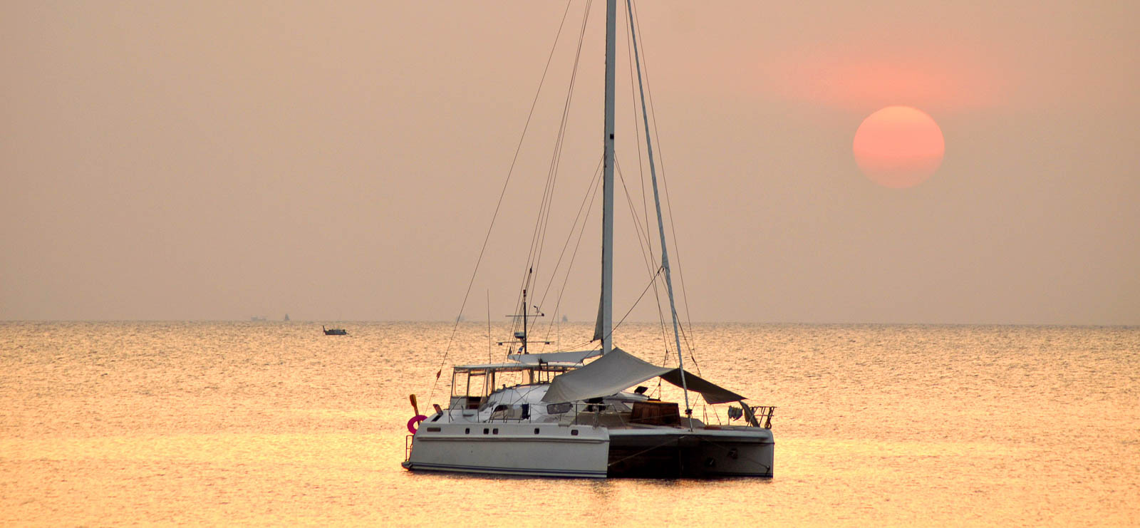 Nyami - anchored at sunset, cruising life