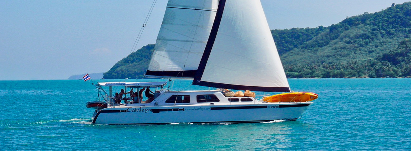 Charter catamaran Cataleya under sail