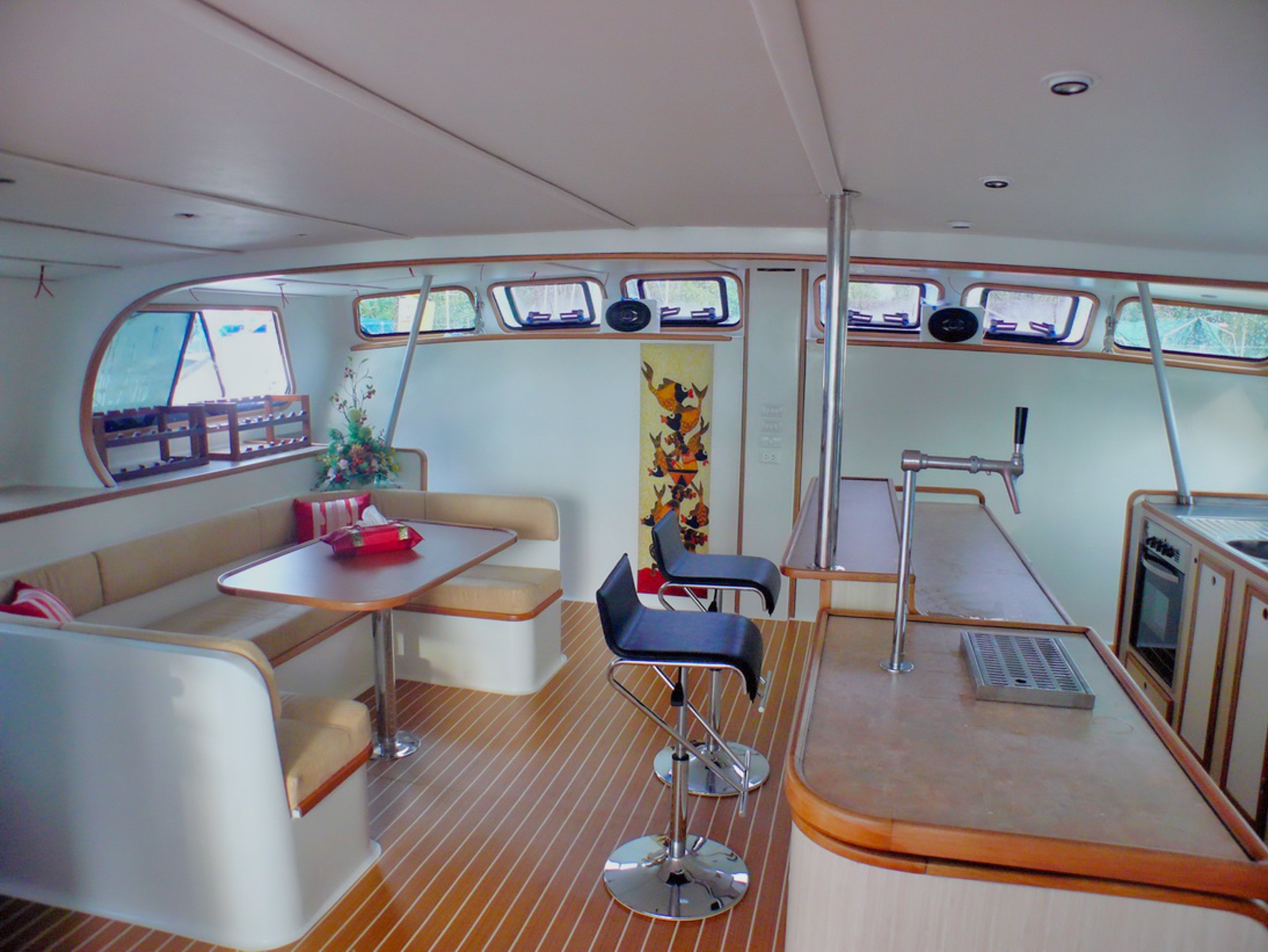 Charter catamaran Cataleya saloon